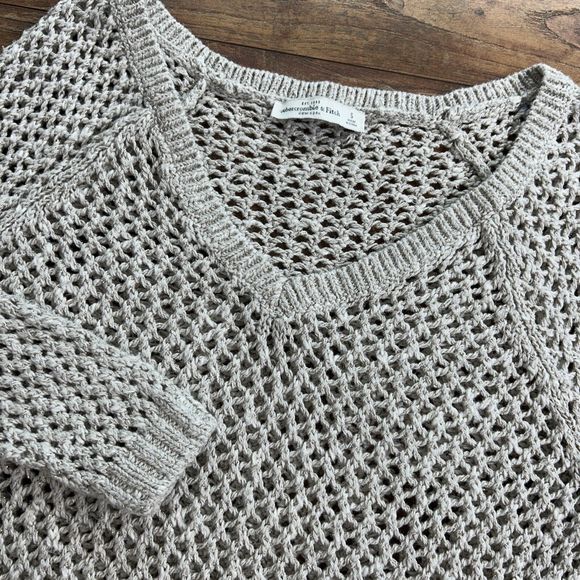 Abercrombie & Fitch Women's Sweater Long Sleeve Glittery‎ V Neck Small - Picture 1 of 9